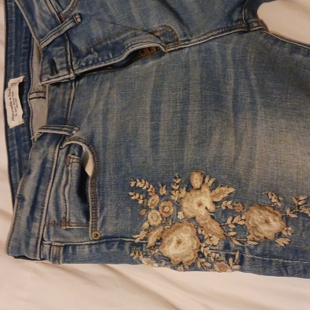 Abercrombie & Fitch jeans with embroidery - Picture 8 of 17